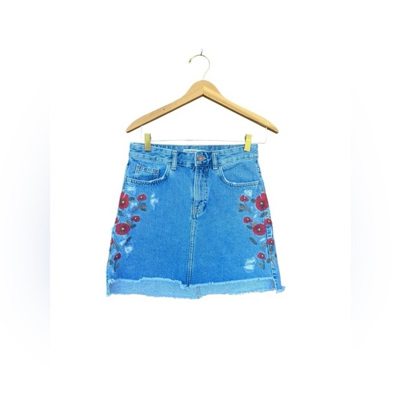 Zara Basic Denim Floral Embroidered Raw Hem Distressed Mini Skirt Size XS Fairy - Picture 3 of 6
